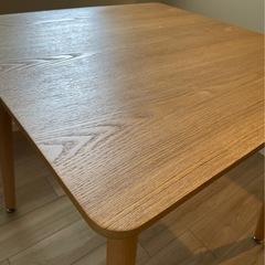 ダイニングテーブルの画像