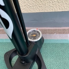 空気入れ　メーター付き　仏式用の画像