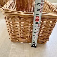 形が綺麗な　四角のかご小の画像