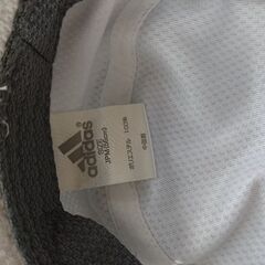 adidas ハット白 の画像