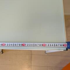 ガラス天板テーブル 棚付きの画像