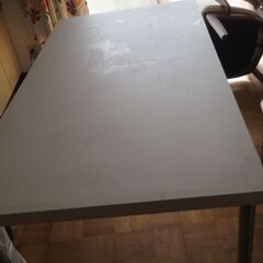 テーブル、１４０x７５x７１、白いテーブル、イベントなどにの画像