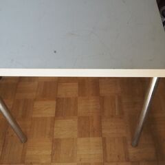 テーブル、１４０x７５x７１、白いテーブル、イベントなどにの画像