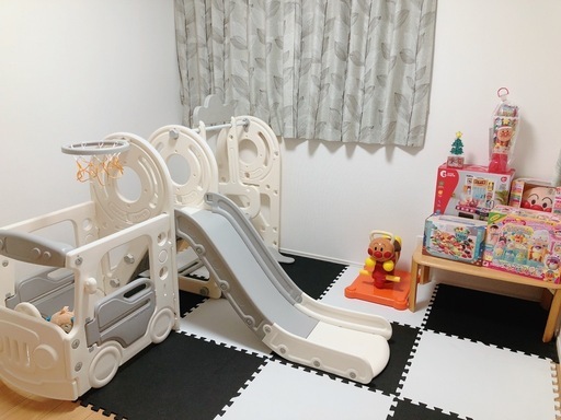 バスの滑り台　ブランコ　室内遊具