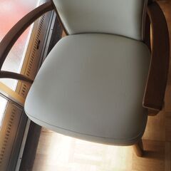 椅子、レザー、両袖、欅枠、倉庫保管品、６０ｘ５５ｘ８９、未使用品の画像