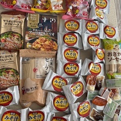 早い者勝ち！！カップヌードル　ハヤシ　カレー　飲み物レモンジュース　もずくスープ　ひじき　いわし水煮などの画像