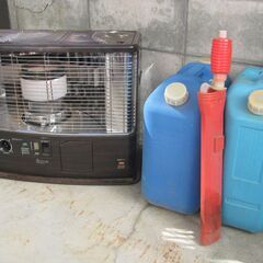 灯油ストーブとポリタンク 2個の画像