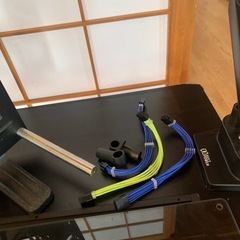 【自作PC向け】オープンフレームPCケース＋ガラスデスク＋モニターアームセットの画像