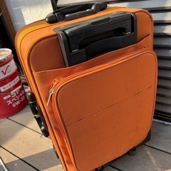 きキャリーケースの画像