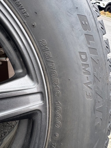 ブリヂストン　215/70r/16  スタッドレス　