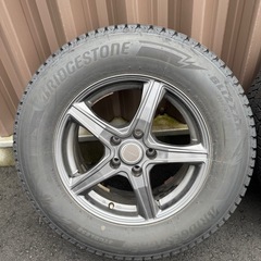 ブリヂストン　215/70r/16  スタッドレス　の画像