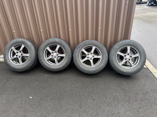 ブリヂストン　215/70r/16  スタッドレス