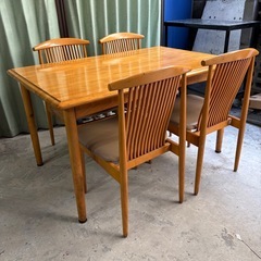 ✨キツツキ／飛騨産業 ダイニングセット✨ 木製テーブル＋椅子4脚 高級感＆レトロの画像