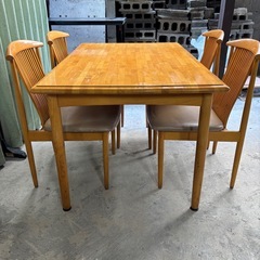 ✨キツツキ／飛騨産業 ダイニングセット✨ 木製テーブル＋椅子4脚 高級感＆レトロの画像