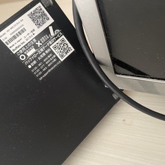 32型テレビと外付けハードディスクのセットの画像