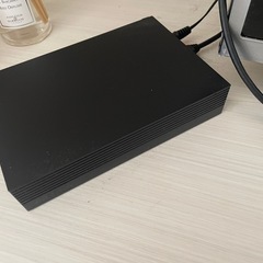 32型テレビと外付けハードディスクのセットの画像