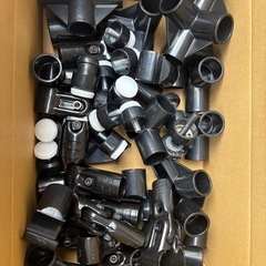 イレクターパイプとジョイントやアジャスターなどの画像