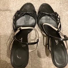 シャネルサンダルの画像