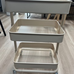 ニトリのスチールワゴンの画像