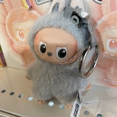 【ラブブ大量入荷】ラブブ PIN FOR LOVE イニシャル「C」グレー（ID1515）の画像