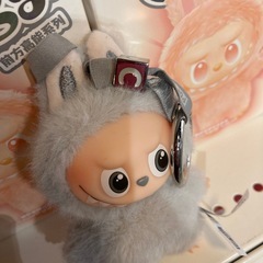 【ラブブ大量入荷】ラブブ PIN FOR LOVE イニシャル「C」グレー（ID1515）の画像