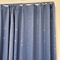 遮光カーテン　青の画像