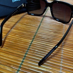 KINGSIZE ブラック サングラス ケース付きの画像