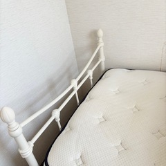 アイアンホワイトベッド&ベッドフレームの画像