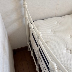 アイアンホワイトベッド&ベッドフレームの画像