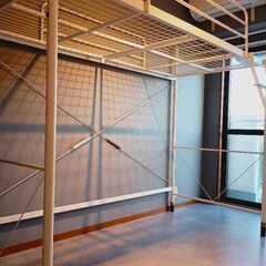 🌻✨👑完売👑✨🌻超美品ニトリ🌟定価４０,０００円→１５,０００円🌙有料配送可能🚚即日可🌞簡単組立🫶ニトリ🌷ロフトベッド🌟業界一の安全性と言われていますので、ネット通販には及びません🤗💕取り扱い説明書と組み立て工具は全て揃っています🌟幅210×奥行103.5×高さ179.5cm🌟ほとんどの普通乗用車に入ります🌟脚カバーは傷防止のための私物ですが、良かったらお取引の方に差し上げます🤭🌸の画像