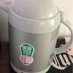 炊飯器と電気ポットの画像