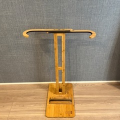 サーフボードとスタンドの画像