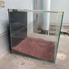 水槽ガラスの画像