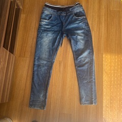 デニムパンツの画像