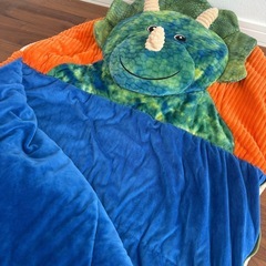 コストコ 恐竜 寝袋 子供用の画像