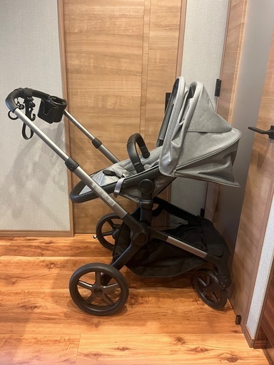 Bugaboo Fox 5 Deluxe ベビーカー
