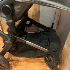 Bugaboo Fox 5 Deluxe ベビーカー
の画像
