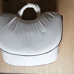 椅子にもなるレザーの座椅子の画像