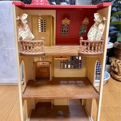 シルバニアファミリー　赤い屋根のエレベーターのあるお家　お人形　家具などのセットの画像