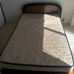 本日引き取り限定！】テーブル＆チェア2脚／ベッド＆マットレの画像