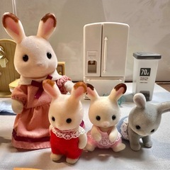 シルバニアファミリー　赤い屋根のエレベーターのあるお家　お人形　家具などのセットの画像