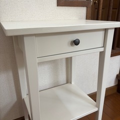 美品IKEAサイドテーブルの画像