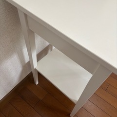 美品IKEAサイドテーブルの画像