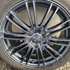 225/45R18 スタッドレスタイヤの画像