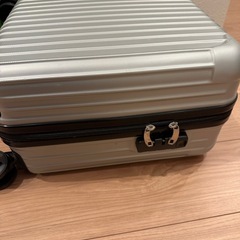 機内持ち込みスーツケース
の画像