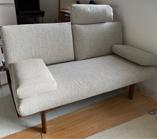 グレーチェック柄2人掛けソファ　カリモク家具