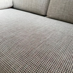 グレーチェック柄2人掛けソファ　カリモク家具の画像