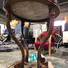 大理石アンティークテーブルの画像