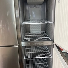 6ドア冷凍冷蔵庫の画像