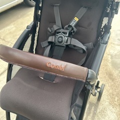 B型combiベビーカーの画像